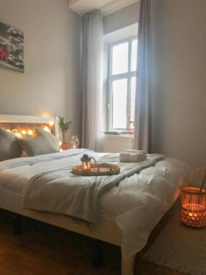 PRIVATE ROOM #2 in GUESTHOUSE at City Center - SHARED KITCHEN & BATHROOM
